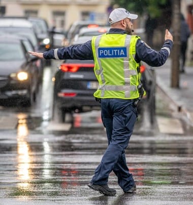 Știri de azi | Elevii revin în bănci, după vacanţa dintre primele două module ale anului şcolar / Ministerul Afacerilor Interne: Hai să începem acest semestru în siguranţă / Recomandări - Știri de azi - Page 68 | 