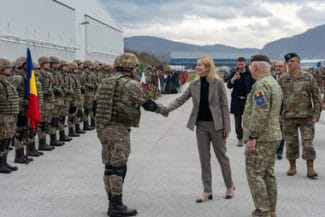 Știri de azi | MApN: Militari români din Bosnia şi Herţegovina, apreciaţi de Kaja Kallas, Înaltul Reprezentant al UE pentru Afaceri Externe şi Politica de Securitate şi Vicepreşedinte al Comisiei Europene - Știri de azi | 