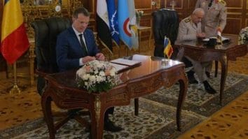 Știri de azi | Ionuţ Moşteanu, după ce a semnat Memorandumul de Înţelegere privind cooperarea militară între România şi Egipt: România recunoaşte rolul esenţial al Egiptului în menţinerea securităţii şi a păcii în Orientul Mijlociu şi Africa de Nord - Știri de azi | 