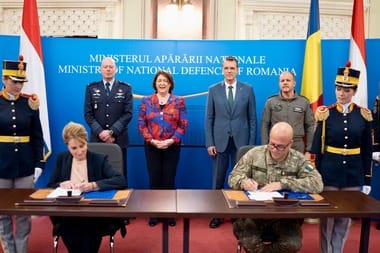 Știri de azi | Moşteanu: Ministerul Apărării a semnat contractul de achiziţie a 18 aeronave F-16 Fighting Falcon şi a echipamentelor aferente de la Guvernul Regatului Ţărilor de Jos / Vor fi folosite exclusiv pentru antrenamente şi instruire / Preţ simbolic de 1 euro - Știri de azi | 
