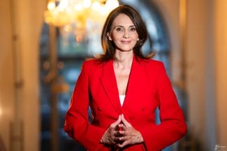 Anca alexandrescu - Știri de azi Știri de azi | Anca Alexandrescu, apel către bucureșteni pentru strângerea de semnături în Piața Universității |