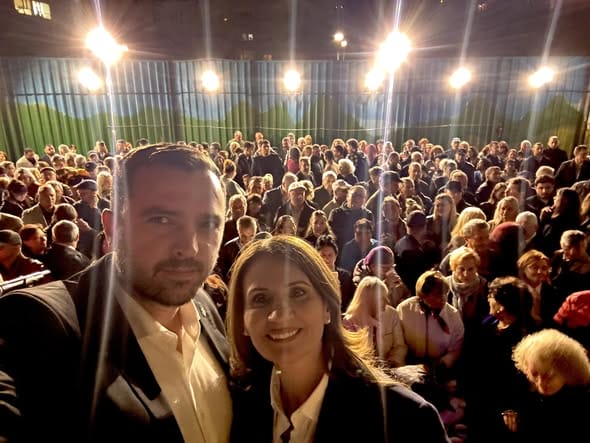 Mihai Enache și Anca Alexandrescu alături de susținători AUR la un eveniment electoral în București