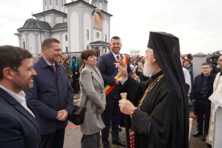 Știri de azi | Corneliu Ștefan susține viața spirituală a județului Dâmbovița prin participarea la sfințirea bisericii din Moreni - Știri de azi | 
