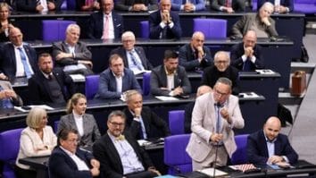Știri de azi | Partidul de extremă dreapta Alternativa pentru Germania, acuzat în Bundestag de faptul că are înăuntrul său o o ”celulă adormită prorusă” şi se serveşte de dreptul parlamentar pentru a transmite informaţii sensibile Moscovei - Știri de azi | 