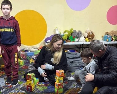 Știri de azi | Angelina Jolie vizitează o maternitate şi un spital pediatric la Herson, în sudul Ucrainei - Știri de azi | 