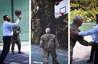 baschetjpg - Știri de azi Știri de azi | În vizită oficială în Statele Unite, preşedintele sirian a jucat baschet cu militari americani – VIDEO - Știri de azi |