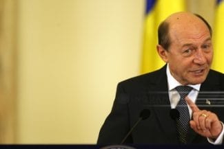 basescu-2jpg - Știri de azi Știri de azi | Băsescu: Bucureştiul a fost distrus ca perspectivă şi dezvoltare de Adrian Năstase, când a emis o ordonanţă prin care a spart bugetul Primăriei Capitalei / Bucureştiul nu îşi va reveni până când nu se abrogă acel act normativ / Eu aş ieşi în stradă - Știri de azi |