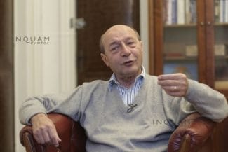 basescujpg - Știri de azi Știri de azi | Băsescu, despre apelul preşedintelui la comunitatea de afaceri, să facă proiecte pe care să şi le însuşească Guvernul: O stângăcie / Reacţia mea, dacă aş fi premier, aş tăia imediat sporul de 50% la salariu al celor care lucrează cu fonduri europene - Știri de azi |