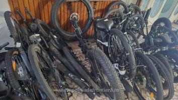 Știri de azi | Biciclete şi trotinete electrice declarate furate, în valoare de peste 200.000 de lei, descoperite de poliţiştii de frontieră la Nădlac şi Siret – FOTO - Știri de azi | 
