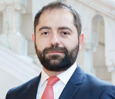 Știri de azi | Radu Burnete: Noi am plecat de la un deficit mai mare decât cel scris. Există şi o zonă gri a deficitului care e foarte greu de cuantificat. Cu cifrele corecte pe masă, deficitul poate scădea. Anul viitor se va duce spre 6% - Știri de azi | 