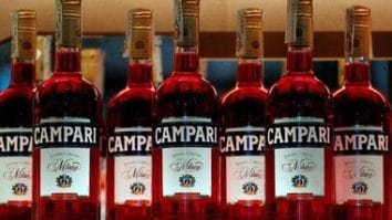 Știri de azi | Poliţia italiană a pus sub sechestru acţiuni ale holdingului Campari în valoare de peste un miliard de euro - Știri de azi | 