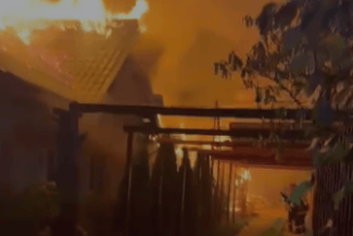 Știri de azi | Pericol de explozie în judeţul Prahova, din cauza unui incendiu la o locuinţă în care sunt mai multe butelii – VIDEO - Știri de azi | 