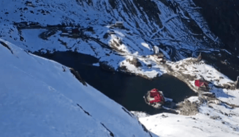 Știri de azi | Avertisment al salvamontiştilor pentru Munţii Făgăraş: Nu recomandăm drumeţiile în această perioadă, în zona înaltă, turiştilor fără experienţă / Posibile avalanşe din cauza topirii zăpezii – VIDEO - Știri de azi | 