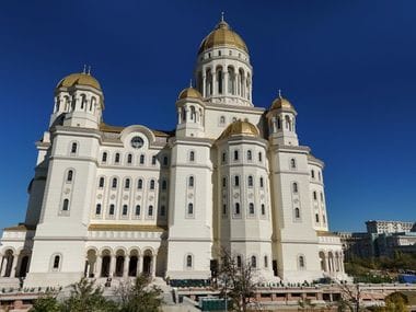 Știri de azi | Închinarea credincioşilor în Sfântul Altar al Catedralei Naţionale se încheie miercuri, la miezul nopţii. Lăcaşul va fi deschis spre vizitare în perioada 6-14 noiembrie, între orele 11.00-19.00 - Știri de azi | 