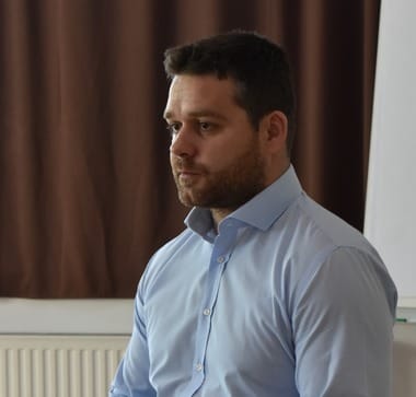 ciprian-ciucujpg - Știri de azi Știri de azi | Ciprian Ciucu: Autorizaţia de securitate la incendiu este foarte dificil de obţinut, întrucât legislaţia a devenit drastică şi schimbările sunt frecvente / Voi discuta cu Ministerul de Interne şi cu ISU - Știri de azi |