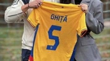 Știri de azi | Cleopatra l-a întâlnit pe Ghiţă la portiţă: Artista Cleopatra Stratan s-a întâlnit cu portarul echipei naţionale Virgil Ghiţă – VIDEO - Știri de azi | 