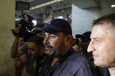 Știri de azi | Pedeapsa lui Darius Vâlcov, redusă de la şase ani la cinci ani, după ce ICCJ a admis recursul în casaţie/ Decizia de confiscare a sumei de 6,2 milioane de lei de la fostul ministru de Finanţe, menţinută/ Decizia este definitivă - Știri de azi | 