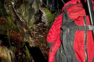 Știri de azi | Maramureş: Intervenţie a Salvamont pentru recuperarea a doi tineri ucraineni blocaţi pe munte. Unul dintre ei este rănit şi nu se mai poate deplasa - Știri de azi | 