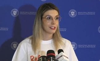 Știri de azi | Ministrul Mediului: În momentul în care un urs vine în intravilan, comisia pentru situaţii de urgenţă care se înturneşte va putea să decidă dacă are loc intervenţia prin alungare, relocare sau împuşcare / Poliţia locală va face parte din comisie - Știri de azi | 