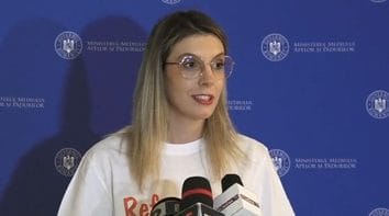 Știri de azi | Ministrul Mediului: În momentul în care un urs vine în intravilan, comisia pentru situaţii de urgenţă care se înturneşte va putea să decidă dacă are loc intervenţia prin alungare, relocare sau împuşcare / Poliţia locală va face parte din comisie - Știri de azi | 