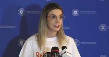 Știri de azi | Ministrul Mediului: În momentul în care un urs vine în intravilan, comisia pentru situaţii de urgenţă care se înturneşte va putea să decidă dacă are loc intervenţia prin alungare, relocare sau împuşcare / Poliţia locală va face parte din comisie - Știri de azi | 