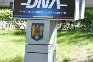 dna-genericajpg - Știri de azi Știri de azi | Poliţist din Neamţ, trimis în judecată de DNA după ce a cerut de la concubinul unei femei prinse când conducea fără permis 15.000 de euro pentru a-i influenţa pe anchetatori/ Ulterior, el i-a cerut şi bărbatului aceeaşi sumă, pentru o soluţie favorabilă - Știri de azi |