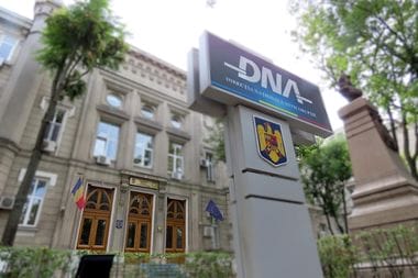 dna-nouajpg - Știri de azi Știri de azi | Şeful PNL Vaslui, Mihai Barbu, plasat sub control judiciar de DNA după ce şi-ar fi exercitat influenţa şi autoritatea politică pentru intermedierea de întâlniri între omul de afaceri Fănel Bogos şi înalţi funcţionari, directorul ANSVSA şi oameni politici - Știri de azi |