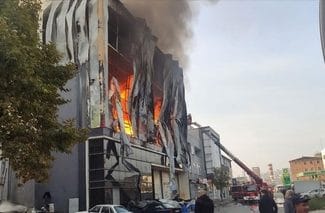 Știri de azi | Şase persoane au murit într-un incendiu la un depozit de parfumuri din nord-vestul Turciei - Știri de azi | 