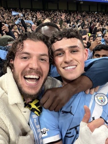 fodenjpg - Știri de azi Știri de azi | Manchester City: Phil Foden a făcut un selfie cu un fan din tribune după ce a marcat primul gol al meciului cu Borussia Dortmund - Știri de azi |