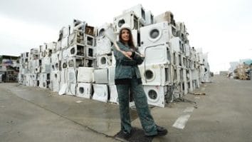 Știri de azi | O asociaţie de mediu afirmă că recordurile de vânzări de Black Friday produc o creştere de până la 15% a deşeurilor electronice, mare parte aruncate la gunoi: „Nu e doar despre ce adăugăm în coşul de cumpărături, ci şi despre ce reciclăm responsabil” - Știri de azi | 