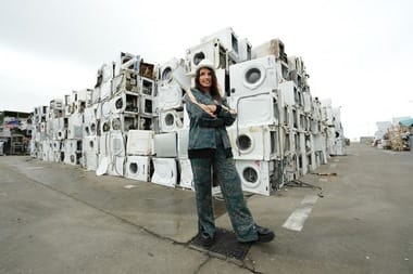 foto-environjpg - Știri de azi Știri de azi | O asociaţie de mediu afirmă că recordurile de vânzări de Black Friday produc o creştere de până la 15% a deşeurilor electronice, mare parte aruncate la gunoi: „Nu e doar despre ce adăugăm în coşul de cumpărături, ci şi despre ce reciclăm responsabil” - Știri de azi |