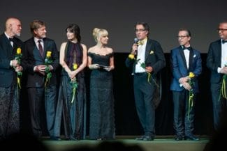 Știri de azi | Premiera de gală a filmului „Cravata Galbenă”, un eveniment cu 4.000 de spectatori la Sala Palatului/ FOTO - Știri de azi | 