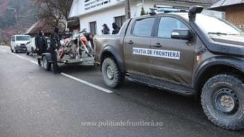 Știri de azi | UPDATE – Maramureş – Percheziţii domiciliare la Poienile de sub Munte. Doi fraţi au fost plasaţi în arest preventiv pentru trafic de migranţi – FOTO - Știri de azi | 