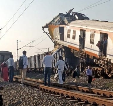 Știri de azi | Opt persoane au murit într-o coliziune feroviară în centrul Indiei - Știri de azi | 