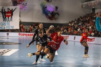 glo-ostase-ehfjpg - Știri de azi Știri de azi | Handbal feminin: Gloria Bistriţa, a cincea victorie din grupa A a Ligii Campionilor - Știri de azi |