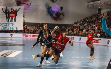 glo-ostase-ehfjpg - Știri de azi Știri de azi | Handbal feminin: Gloria Bistriţa, a cincea victorie din grupa A a Ligii Campionilor - Știri de azi |