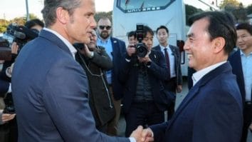 Știri de azi | Coreea de Nord a lansat mai multe rachete cu o oră înainte de vizita şefului Pentagonului în zona de demarcaţie intercoreeană - Știri de azi | 