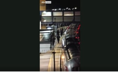 Știri de azi | Zece răniţi, dintre care nouă grav, într-un atac cu armă albă într-un tren din Anglia - Știri de azi | 