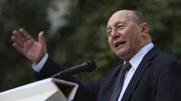 Știri de azi | Băsescu: Nu-i nicio reformă a administraţiei reducerea de personal, e optimizare de cheltuieli. Reforma administrativă înseamnă comasarea judeţelor, regionalizarea / E enervant de naivă abordarea sau e o păcăleală - Știri de azi | 