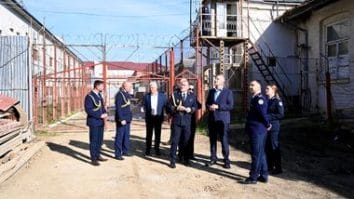 Știri de azi | Ministrul Justiţiei continuă evaluarea respectării condiţiilor de detenţie din toate unităţile penitenciare din România – Vizită la Penitenciarul Botoşani, unde a discutat cu persoanele private de libertate pentru identificarea necesităţilor imediate - Știri de azi | 