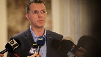Știri de azi | Moşteanu: O să venim, în momentul în care agenda premierului va permite, să clarificăm, în măsura în care se pot face dezbateri cu nişte elemente clasificate şi confidenţiale / Aliaţii sunt aici, lângă noi, apărarea României nu e vulnerabilă - Știri de azi | 