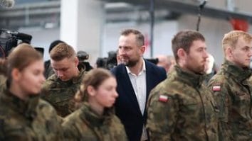 Știri de azi | Polonia lansează un nou program de instrucţie militară, cu obiectivul de a pregăti 400.000 de persoane în 2026 - Știri de azi | 