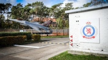 Știri de azi | Armata germană ajută Belgia să-şi consolideze apărarea împotriva dronelor, după ce baza baza militară Kleine-Brogel, în care se află armament nuclear american a fost survolată de trei ori în weekend - Știri de azi | 