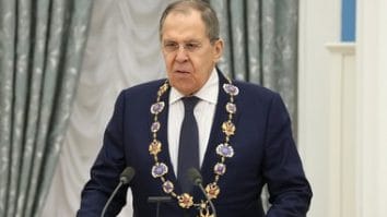 Știri de azi | A reapărut Lavrov. Ministrul rus de externe afirmă că se lucrează la ordinul lui Putin în legătură cu un posibil test nuclear. Instrucţiunile au fost date în şedinţa Consiliului de Securitate de la care Lavrov a lipsit - Știri de azi | 