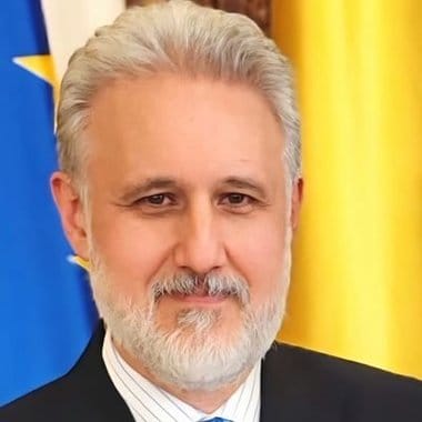 Știri de azi | Consilierul prezidenţial Marius-Gabriel Lazurca: Sunt îngrijorat de soarta lucrătorilor români care participau la renovarea Torre dei Conti din Roma. Sper din inimă să fie salvat cât de curând compatriotul nostru prins încă sub dărâmături - Știri de azi | 