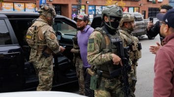 Știri de azi | Focuri de armă au fost trase asupra agenţilor serviciului de imigrare în Chicago - Știri de azi | 