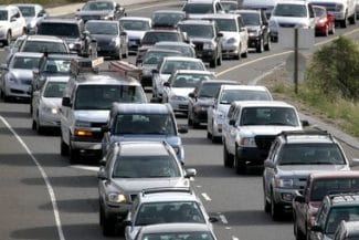 masini-traficjpg - Știri de azi Știri de azi | INS: Înmatriculările noi de vehicule rutiere pentru transportul pasagerilor au crescut cu 19,7% în trimestrul III faţă de perioada similară a anului 2024, la 153.084 vehicule - Știri de azi |