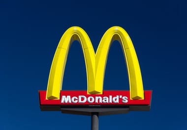 mcdo-shutterjpg - Știri de azi Știri de azi | Vânzările McDonald’s cresc, dar directorul general avertizează că clienţii cu venituri mici din SUA vor cheltui mai puţin în 2026 - Știri de azi |