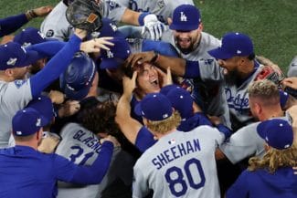 Știri de azi | Baseball: Los Angeles Dodgers, campioană în MLB pentru a doua oară consecutiv. Este prima echipă după 25 de ani care reuşeşte o astfel de performanţă - Știri de azi | 