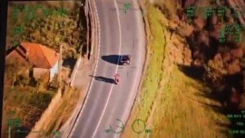 Știri de azi | Cluj: Sancţiuni record pentru un motociclist filmat din elicopter în timp ce face mai multe depăşiri neregulamentare pe DN 1. El a depăşit inclusiv pe o trecere pentru pietoni – FOTO, VIDEO - Știri de azi | 
